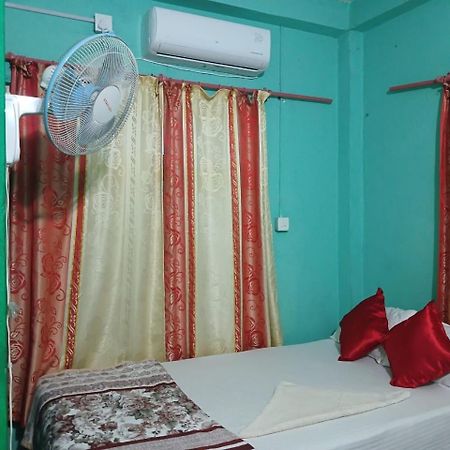 Tiger Corner Inn Homestay Sauraha Εξωτερικό φωτογραφία
