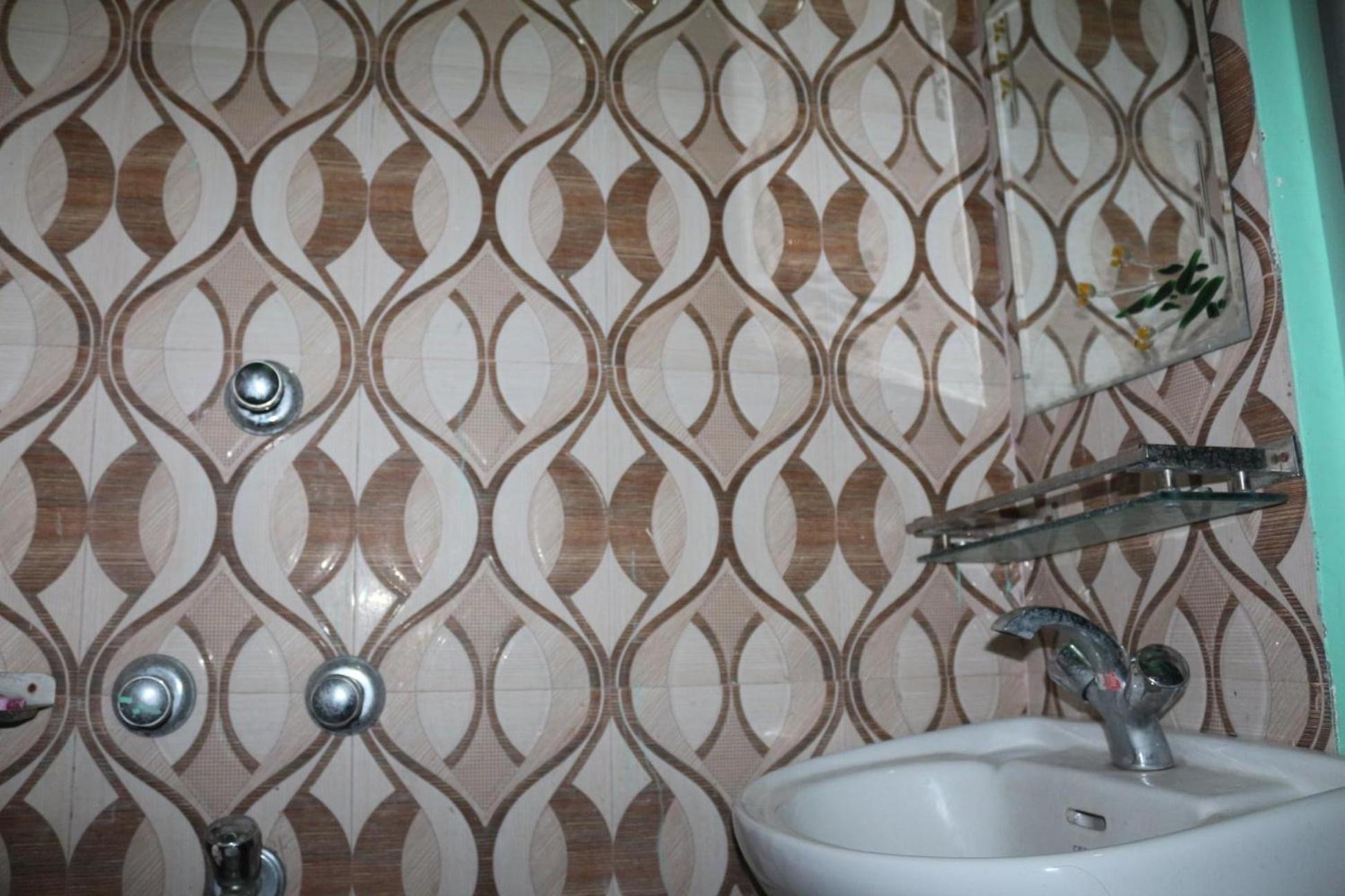 Tiger Corner Inn Homestay Sauraha Δωμάτιο φωτογραφία