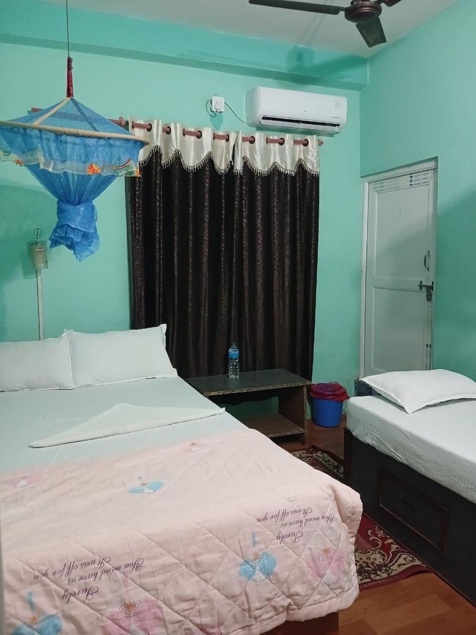 Tiger Corner Inn Homestay Sauraha Εξωτερικό φωτογραφία